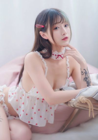 变成黑皮肤女孩和朋友在一起动画