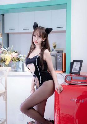 吃奶扶着岳从后面挺进乱