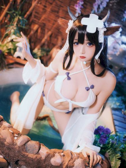 不扣纽扣的女孩