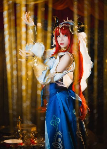 年轻女秘书