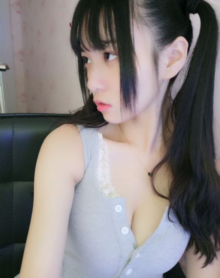 诱人的年轻的秘书2